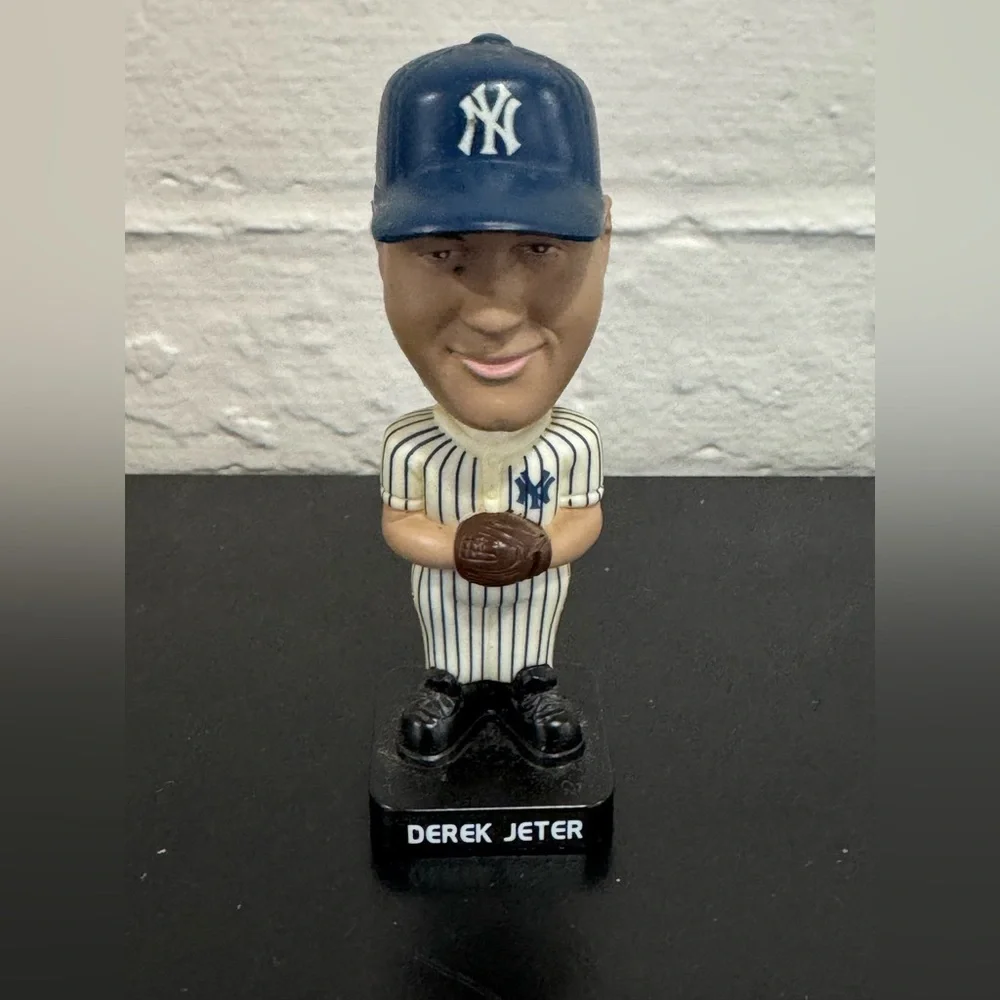 Derek Jeter 4 inch Baseball Player Bobblehead - Blue and White